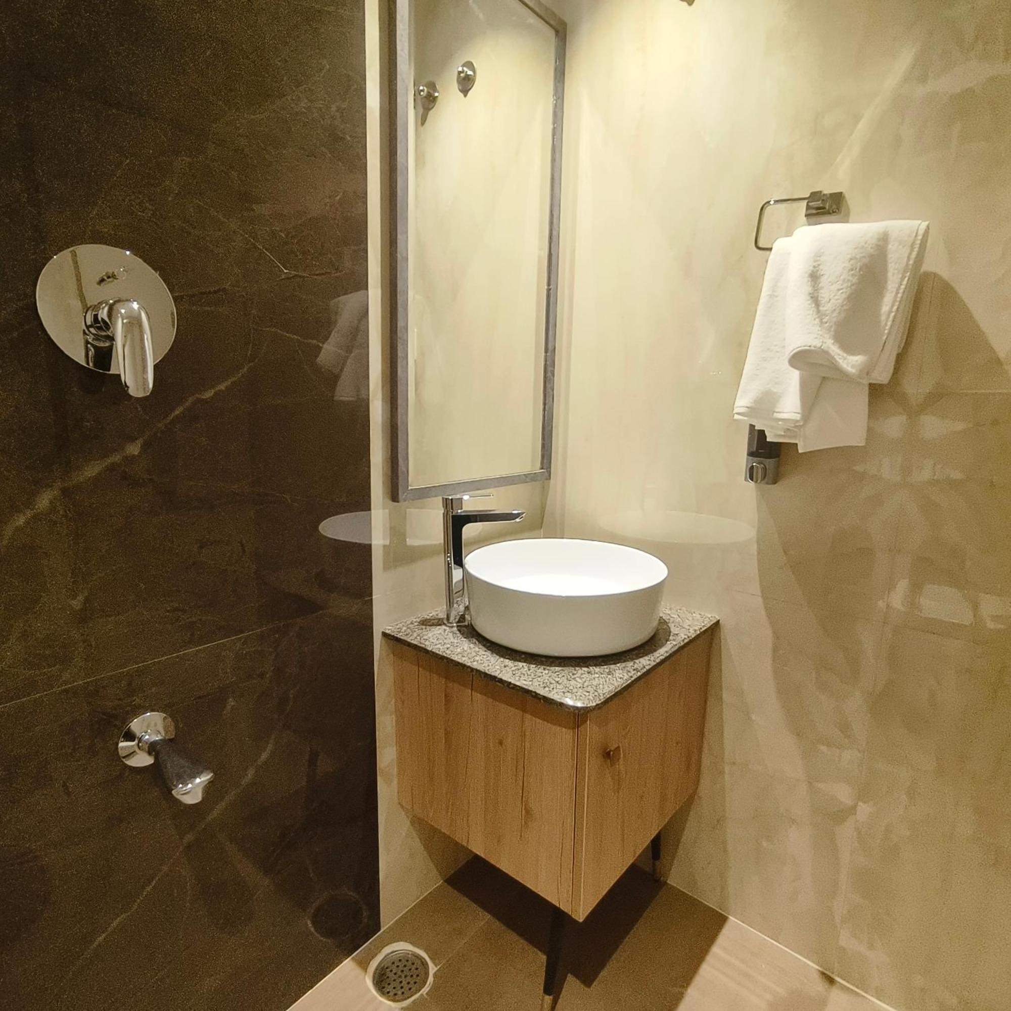 Olive Hotel Le Opera By Embassy Group Μπανγκαλόρ Εξωτερικό φωτογραφία